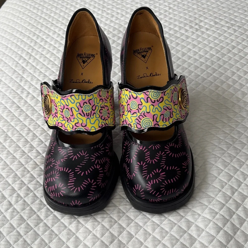 John Fluevog x Zandra Rhodes collab 2022 size 9 “Wiggle” mary janes like new - Picture 2 of 10